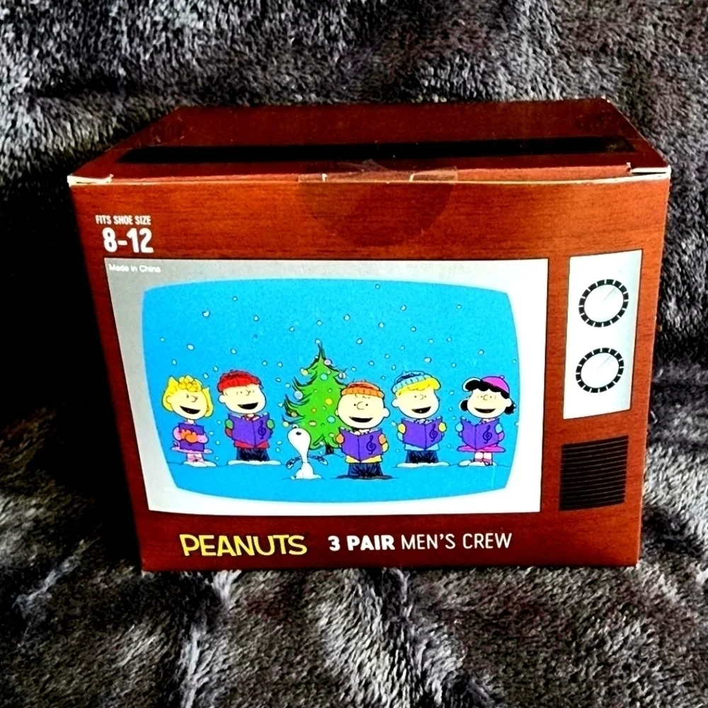 New Peanuts Men's 3-Pack of Crew Socks with Novelty Gift Box, Sizes 8-12